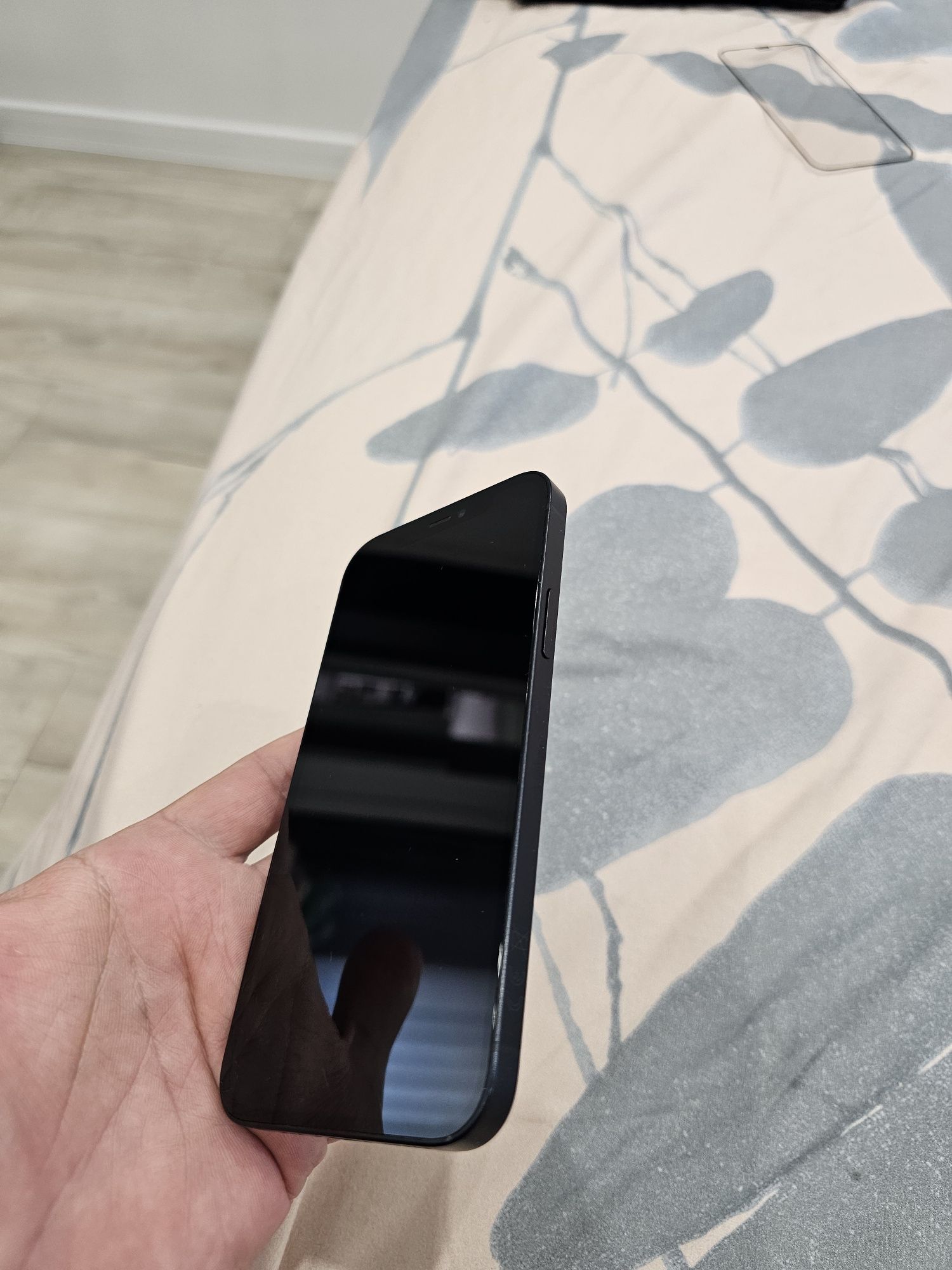 Iphone 12 черен отключен