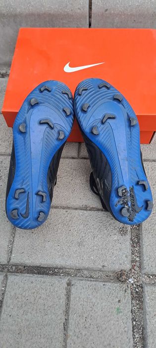 Футболни бутонки-калеври Nike