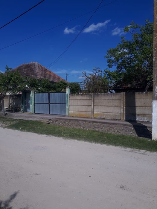 De vanzare casa la tara