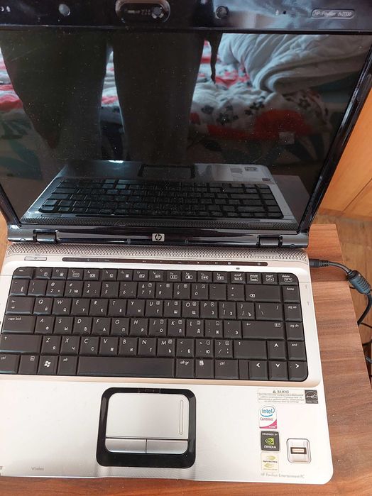 Продавам лаптоп HP Pavilion dv2700със зарядно