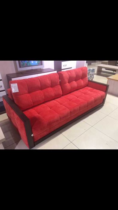 Красный диван с ящиком для белья