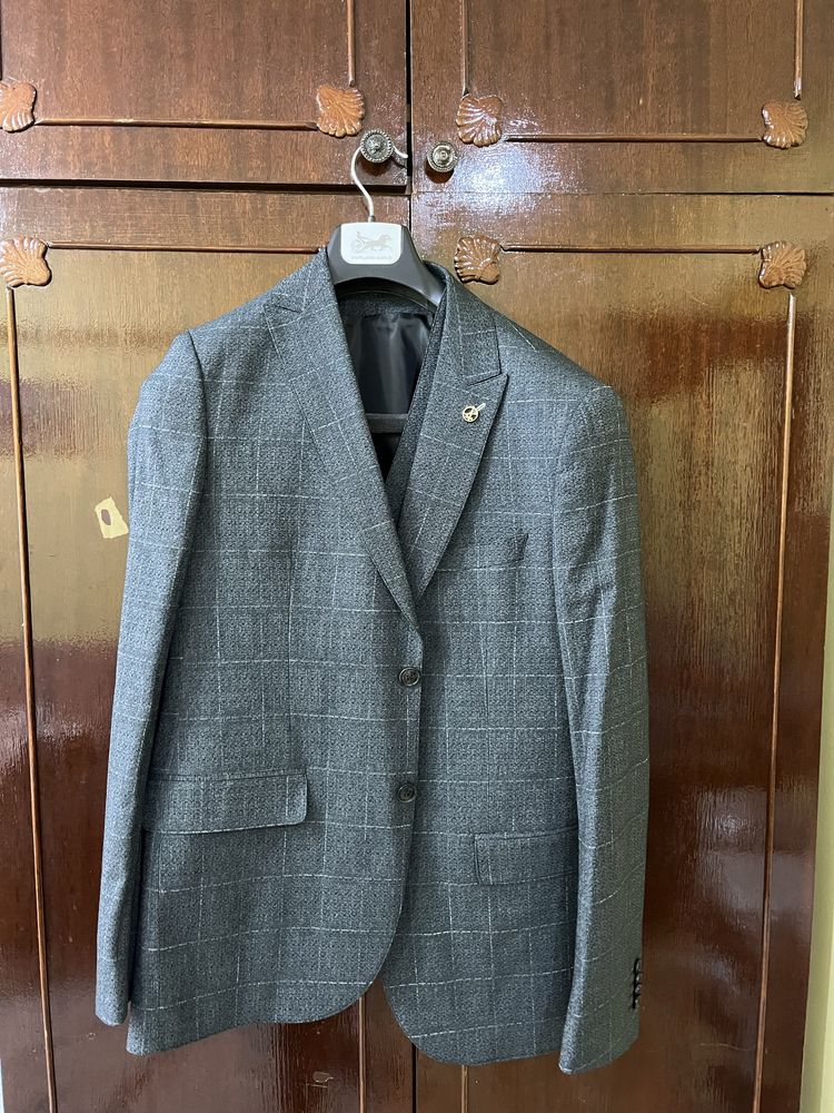 Costum complet gri slim marimea 52 barbati
