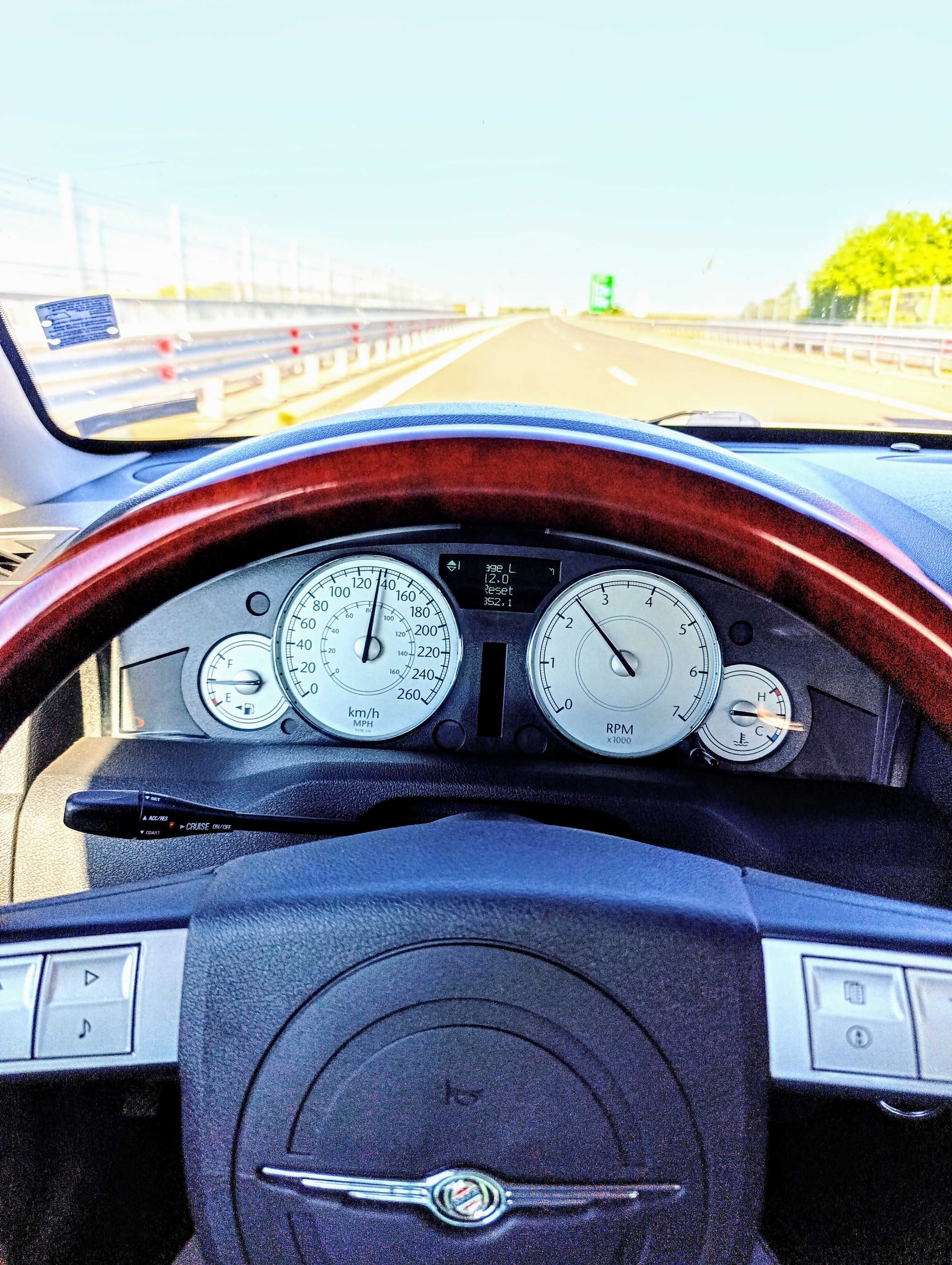 Chrysler 300c 5.7 HEMI V8 340 k.c. - 13000 лв.
