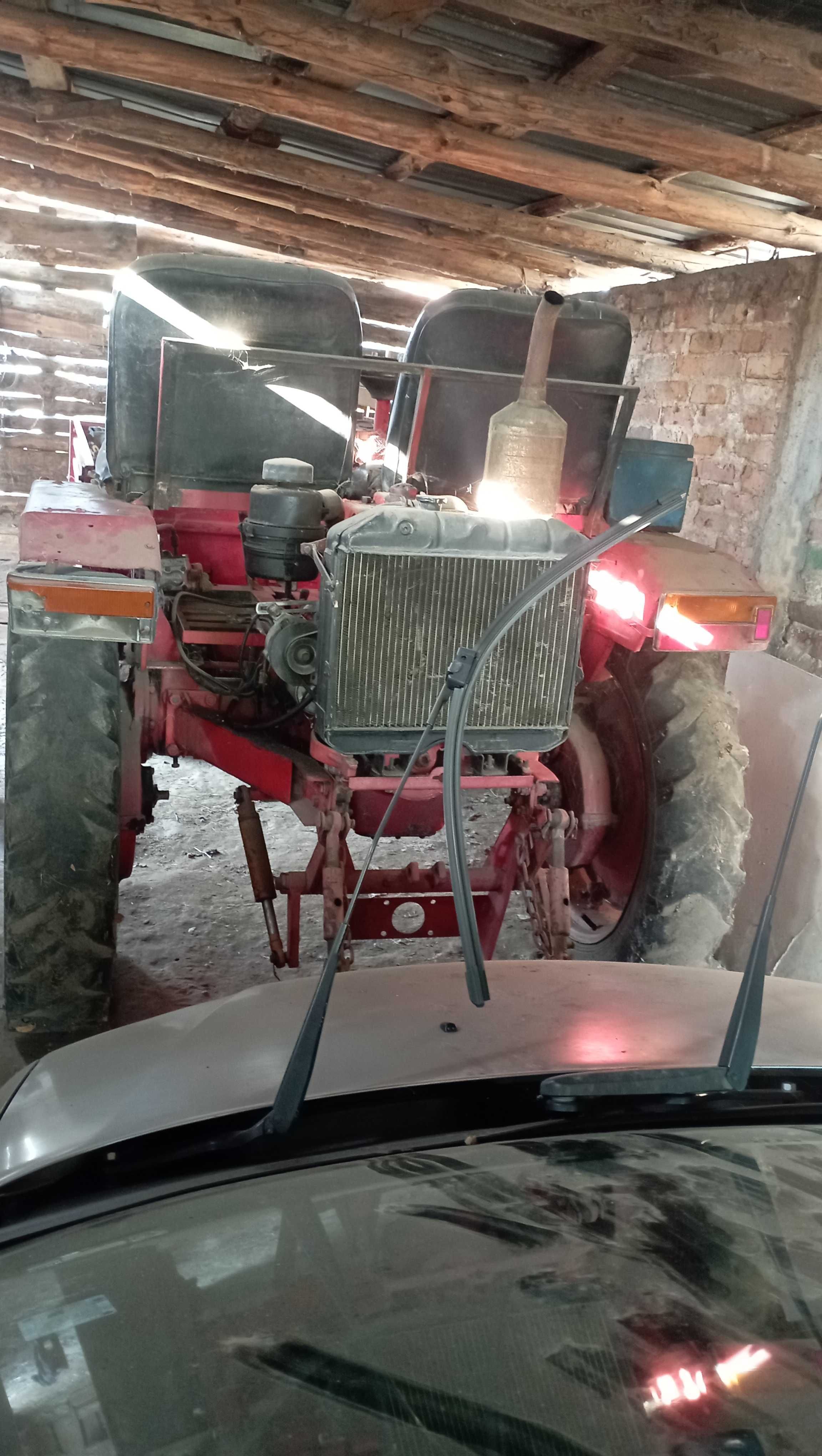 Продавам българско самоходно шаси в добро състояние.