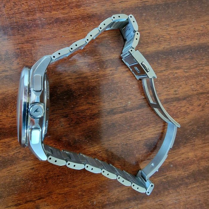 Casio Oceanus OCW-G2000-1AJF GPS,Bluetooth,Sapphire Cristal.