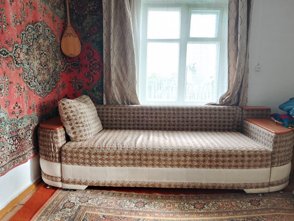 Продаётся диван.
