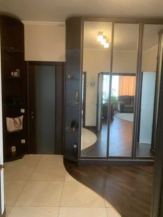 Дава се под наем Двустаен апартамент в София, Гоце Делчев - 65 кв.м за 637.5 € - Снимка #2