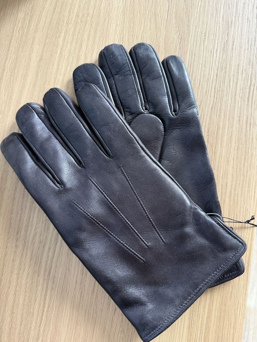 Manusi Hungant noi cu eticheta