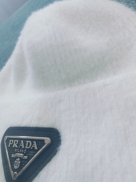 Căciulă albă Prada