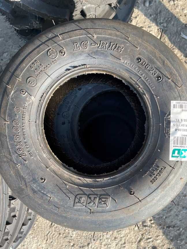 Anvelope noi 13x5.00-6 marca BKT pentru  tractor de gazon