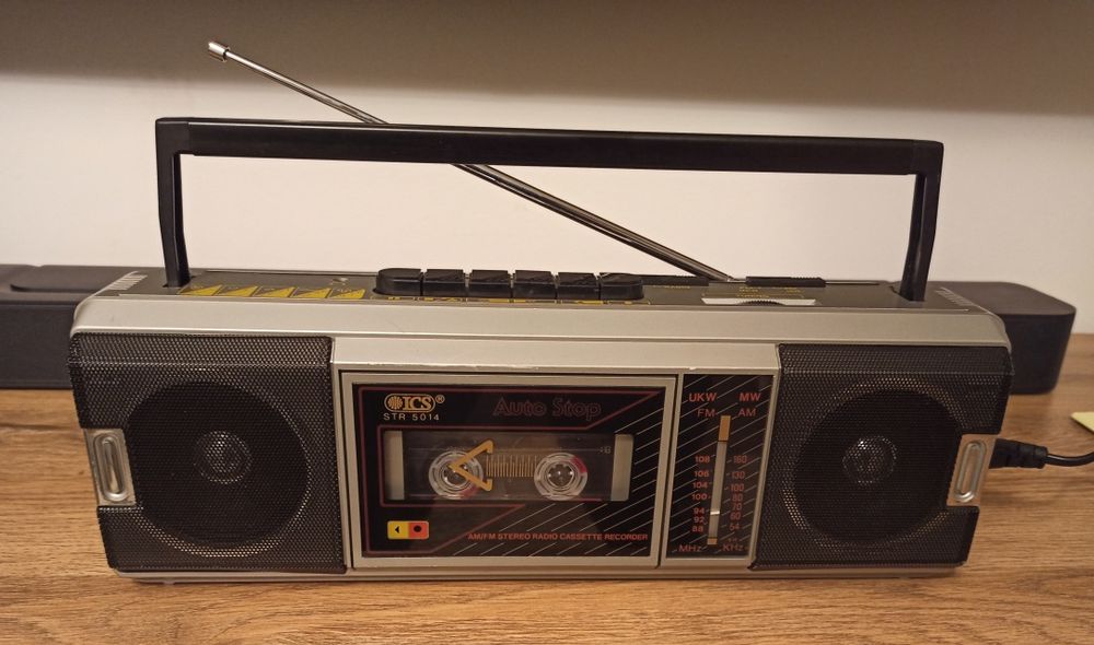 Radio FM / AM + Casetofon (ICS - Made in Germany ) stare foarte bună
