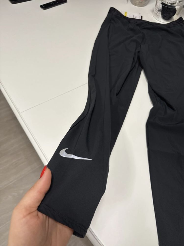 Pantaloni nike dama