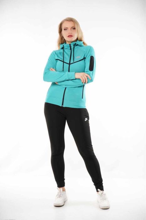 Дамски спортни екипи