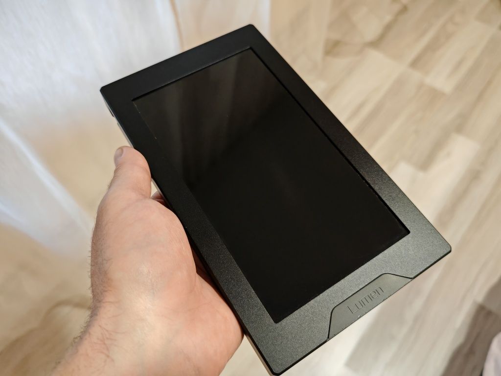 Продавам мултифункционален дисплей EK QUANTUM LUMEN в гаранция