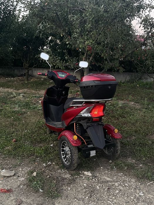Vând triciclu electric