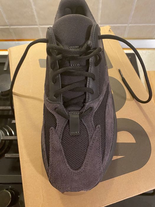Yeezy Boost 700 Utility Black Marine 10 / 44