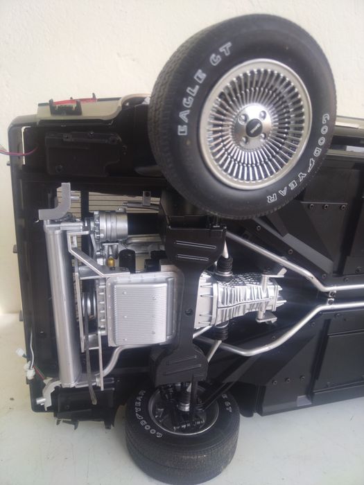 DELOREAN DMS 12 мащаб 1/8 Premium Автентична! 
Premium 1982г.
Автентич