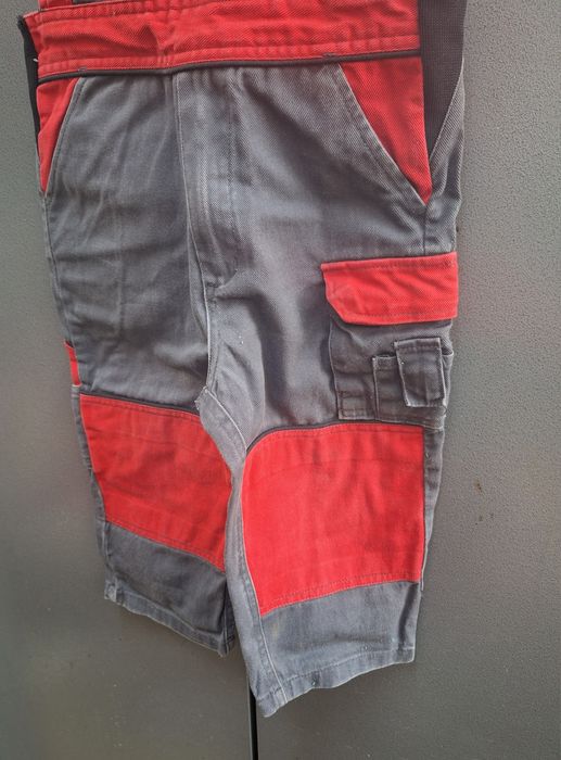 Salopeta pentru Micul Meseriaș. Mărimea 98-104 pentru copii.
Dimensiun