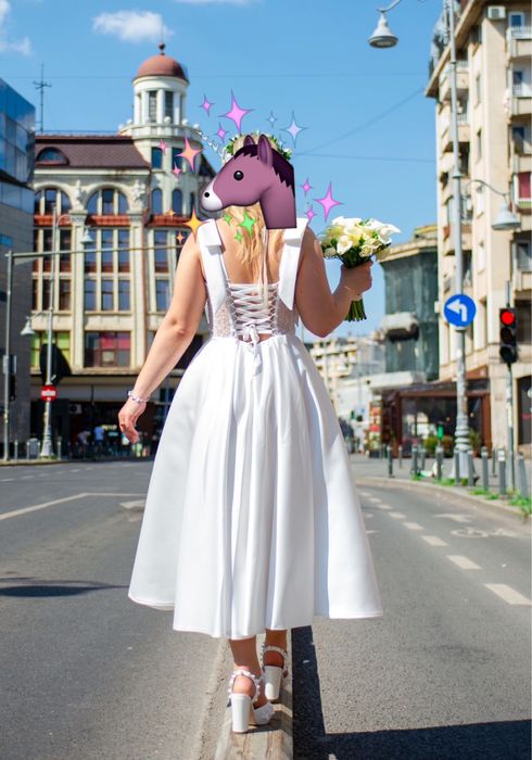 Rochie mireasa din satin - potrivita pentru cununie