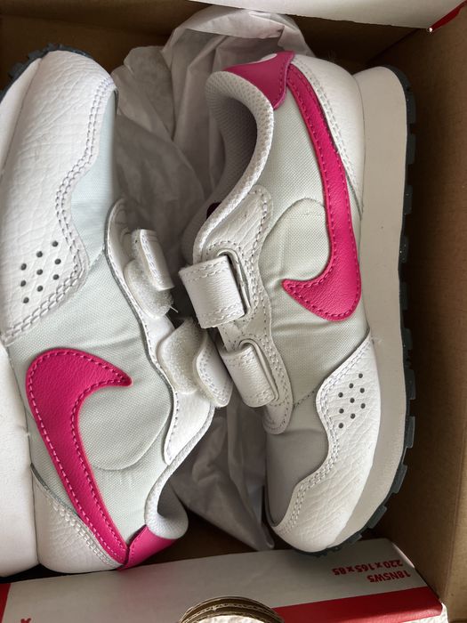 Нови Детски маратонки Nike MD Valiant-