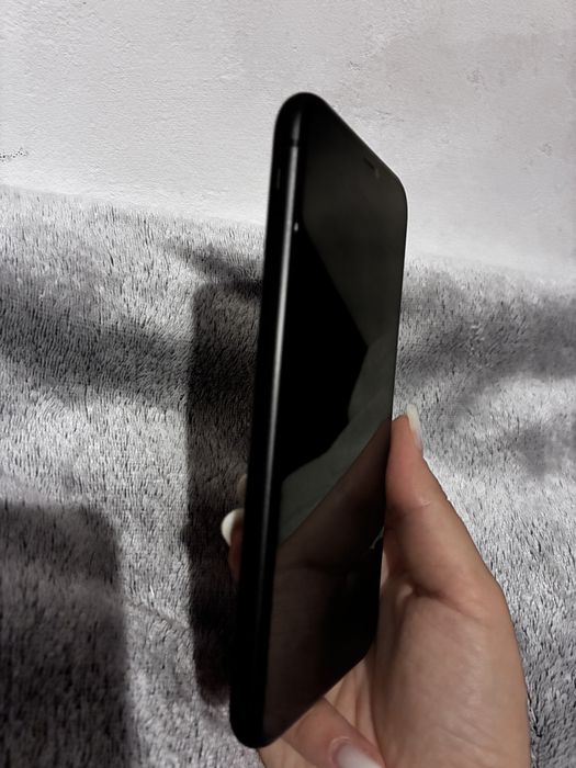 iPhone 11  64 GB