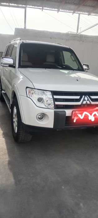Mitsubishi Pajero IV (с системой Super Select 4WD-II).