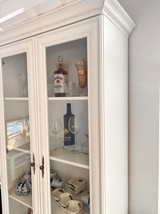 Vitrina tip bufet alb
