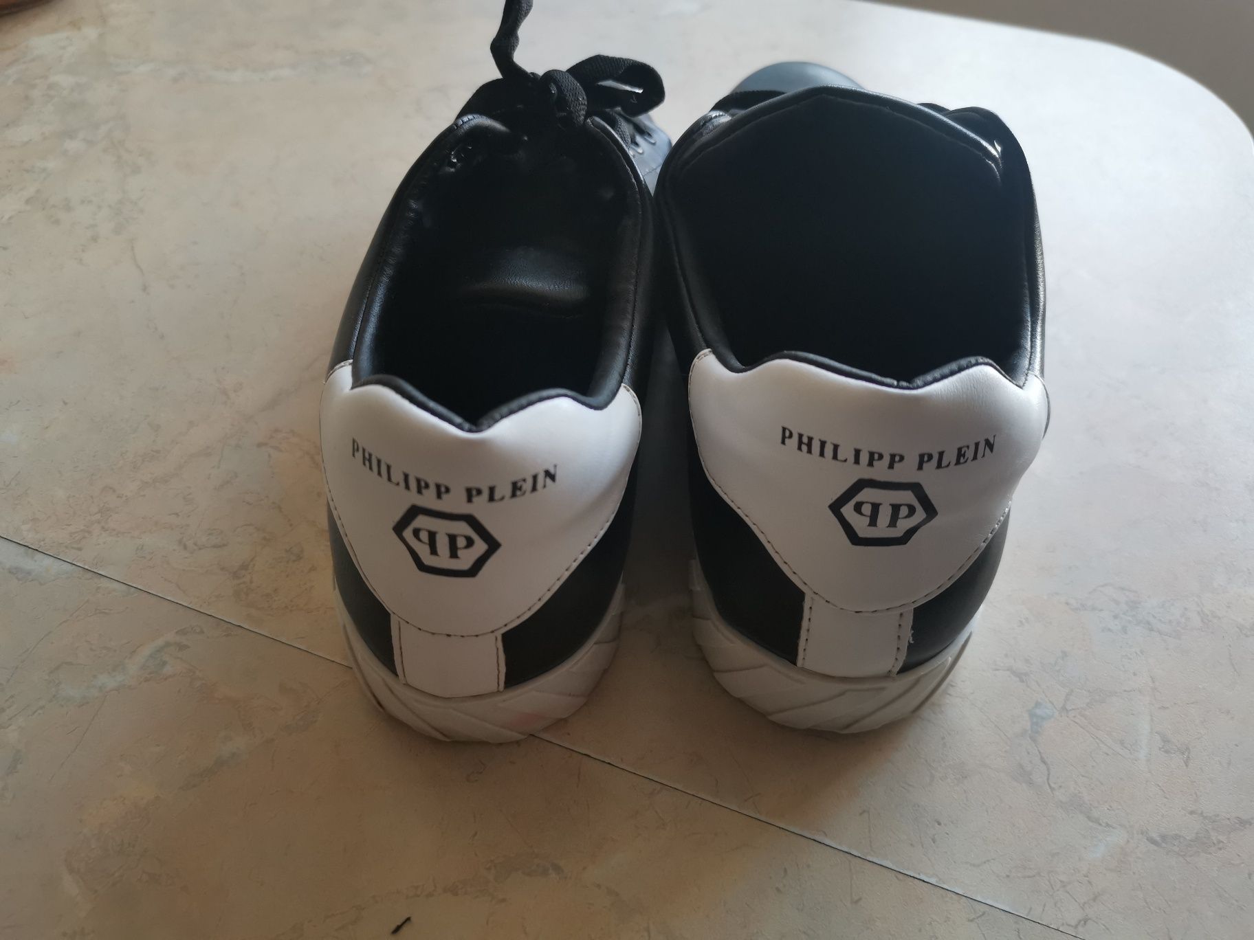 Продавам обувки Philipp Plein