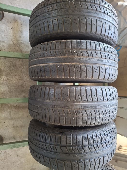 4 Anvelope de iarnă  205 60 r15 Vredestein