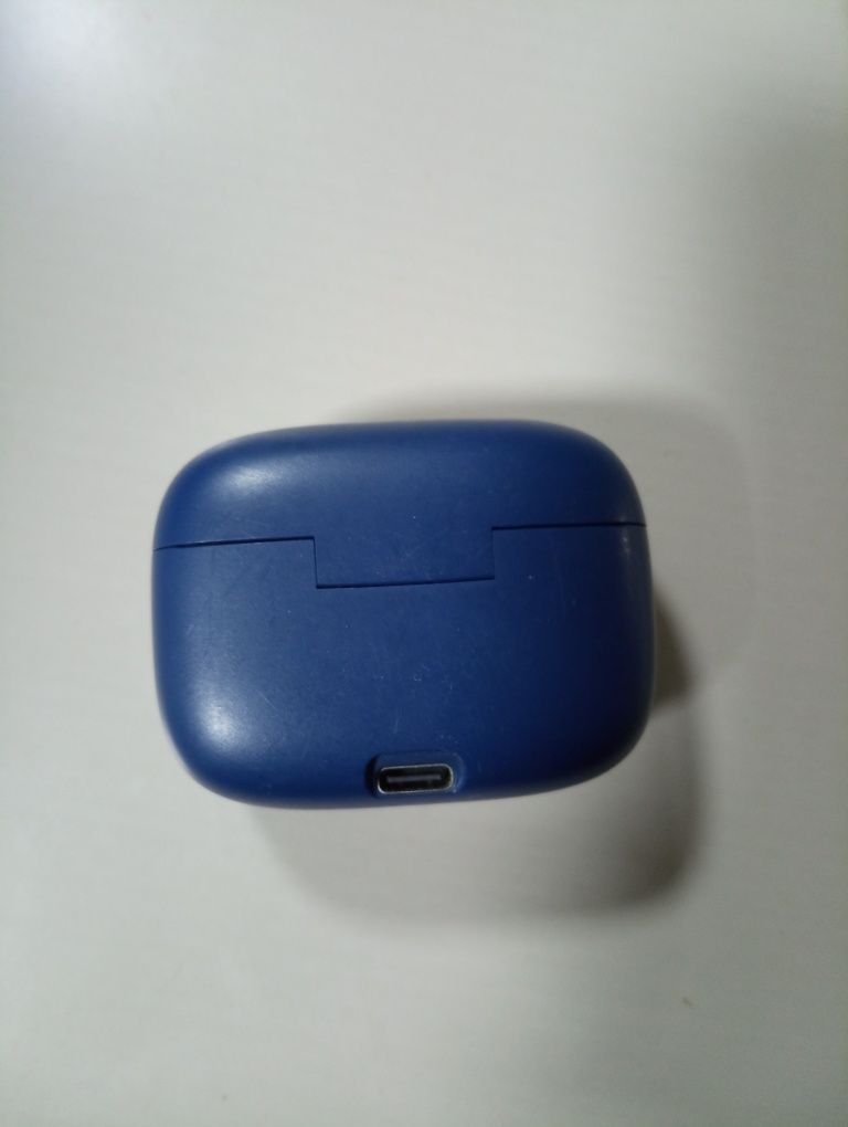 Наушники JBL бомбовые, звукоизоляция бомбовая , состояние отличное !!!