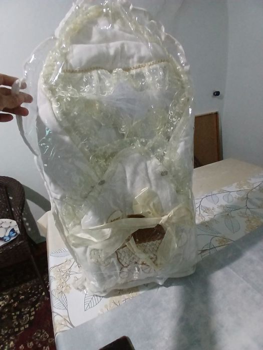 Radomda opchiqish uchun chaqaloq orridigan kanvert .