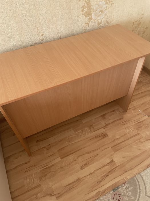 Продаи стол ,в хорошем состоянии