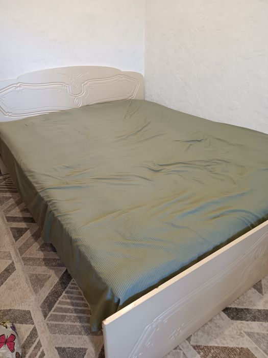 Продам кровать с матрасом