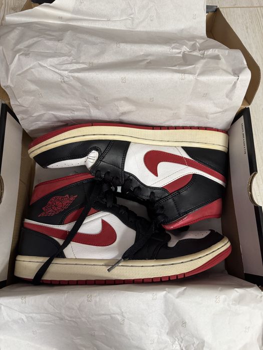 Jordan 1 mid gym red 42.5