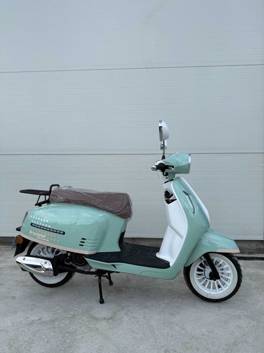 Scuter Breckner Freya pe benzina cu permis