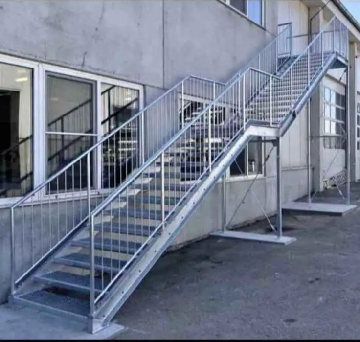 Scara zincate la comanda