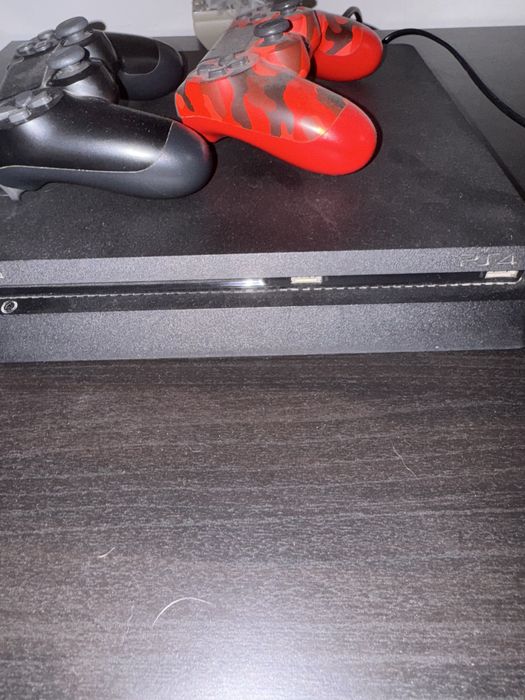 PlayStation4 slim 1TB/ ps4 slim + два джойстика