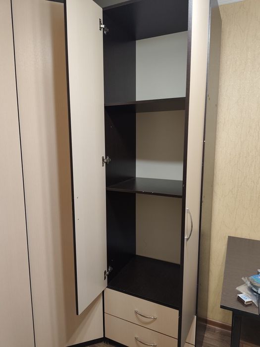 Угловой шифоньер