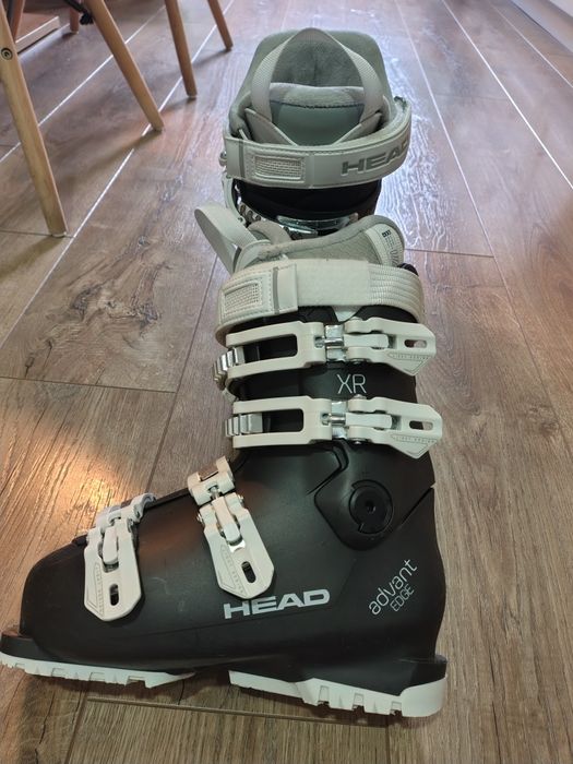 Vând clăpari Head, mărimea 23 - 23,5. Stare impecabilă.