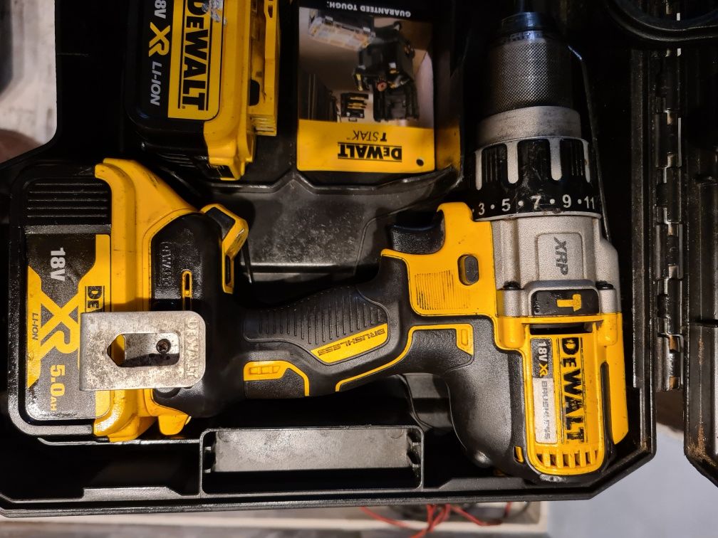 Set dewalt DCD 996 2 baterii de 5Ah,incarcator DCB 115, la cutie