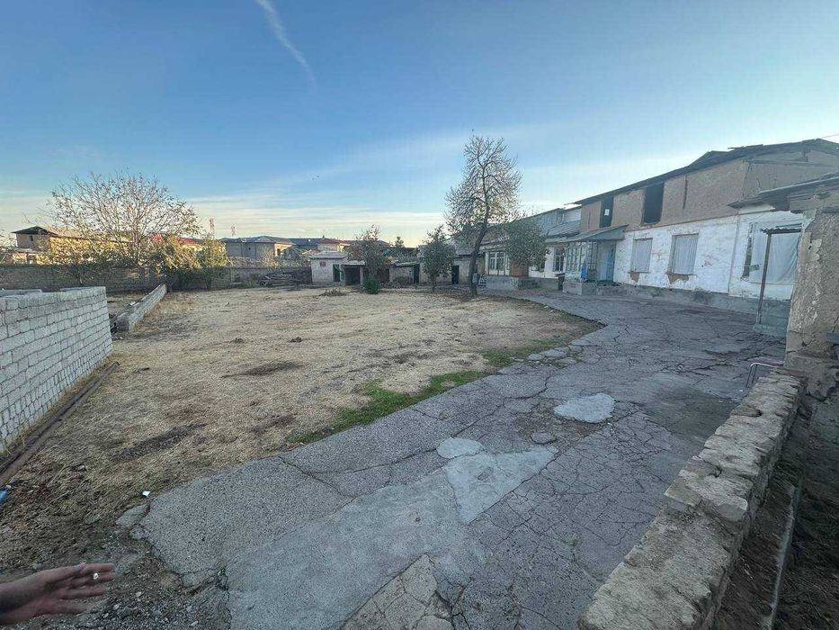 Хасанбой Юнус-Абад Продаеться участок  9,5 соток фасад 22 на 45 метров