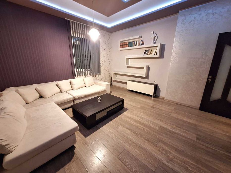 Продава се Двустаен апартамент в Пловдив, Център - 81 кв.м за 2161 €/кв.м - Снимка #3