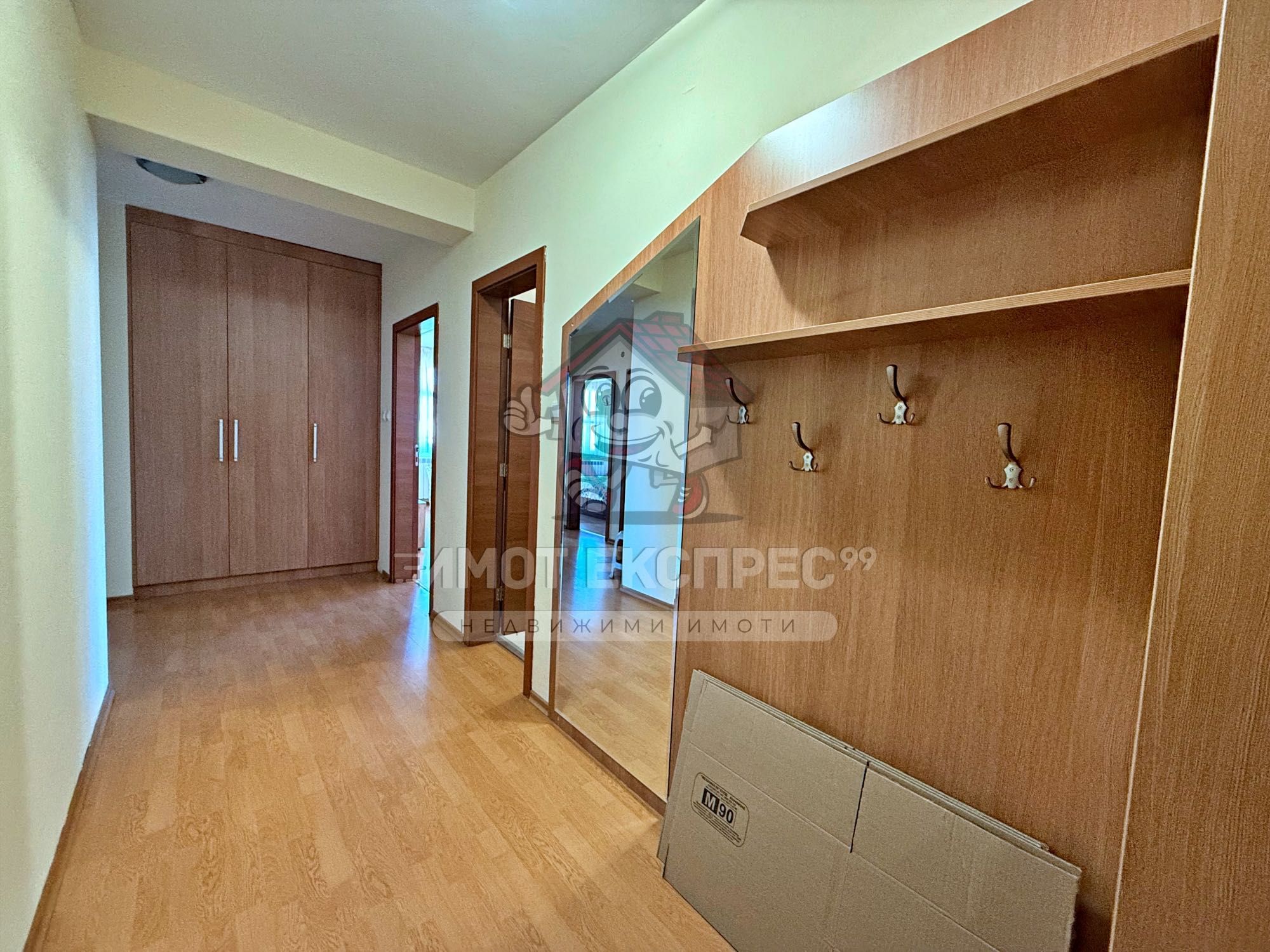 Обзаведен тристаен апартамент, под наем, Централна градска част