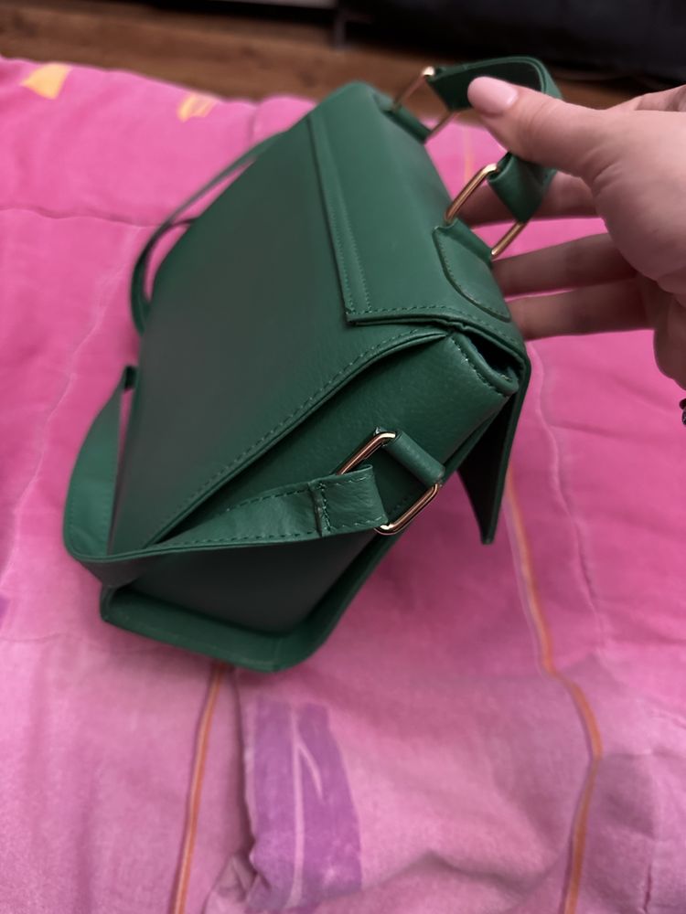 Зелена чанта
