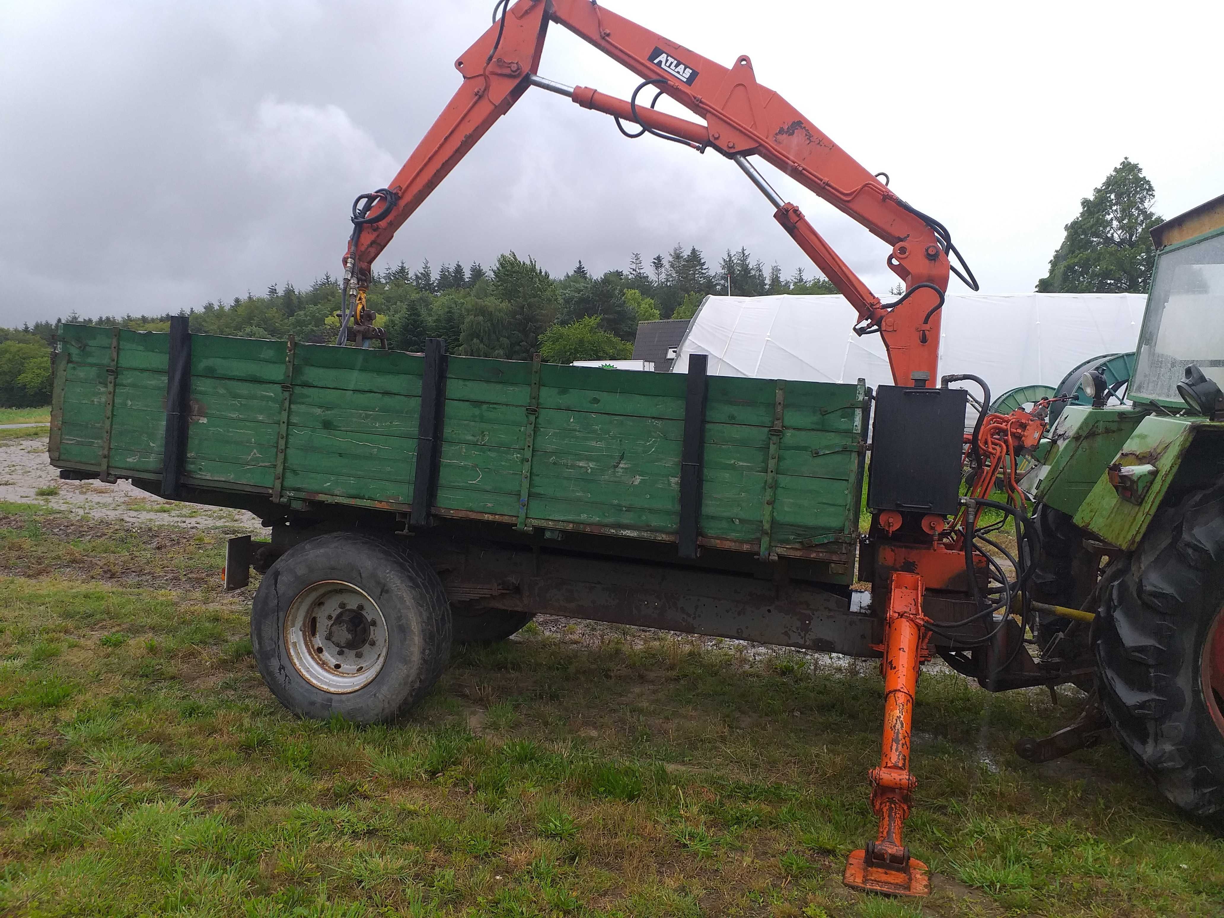 Remorca cu macara pentru tractor