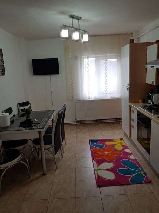Inchiriez apartament in regim hotelier
