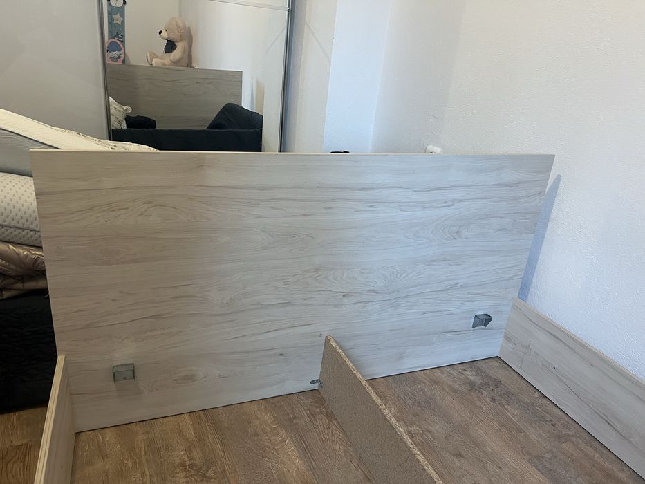 Легло 140/200 с подматрачна рамка и матрак