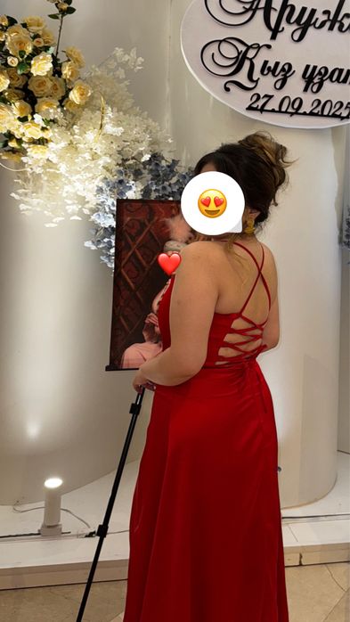 Вечернее платье с завязками на спине