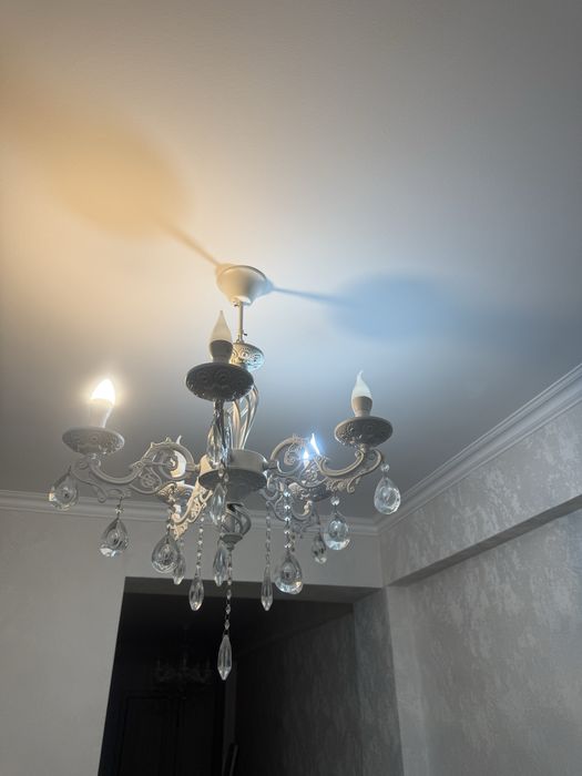 Продам люстры две