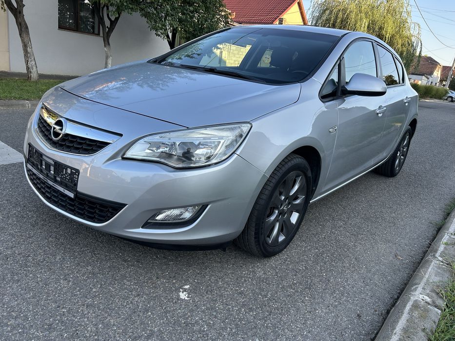 Opel Astra J  1.4 Benzina  101 Cp an 2012